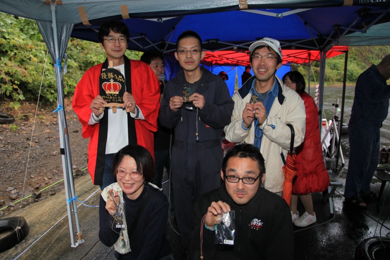 �����4