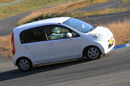 �t���[���s